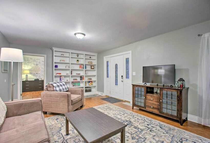 Walkable Neighborhood: Family Home In Wheat Ridge