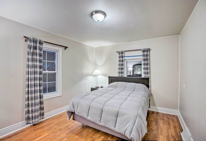 Walkable Neighborhood: Family Home In Wheat Ridge
