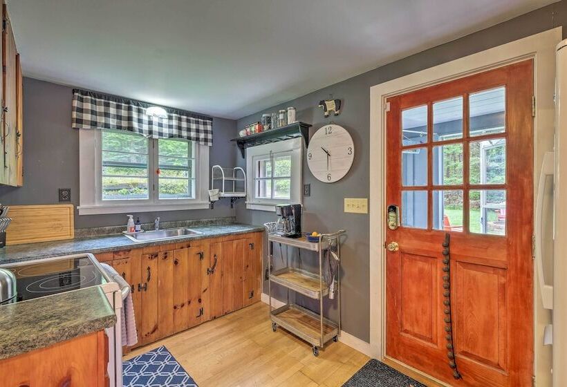Charming Wilmington Cabin, 8 Mi. To Mt Snow!