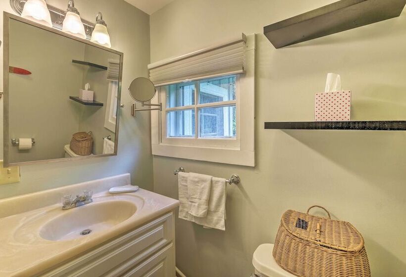 Charming Wilmington Cabin, 8 Mi. To Mt Snow!