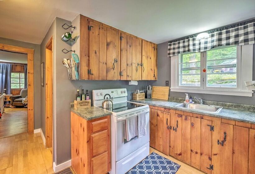 Charming Wilmington Cabin, 8 Mi. To Mt Snow!