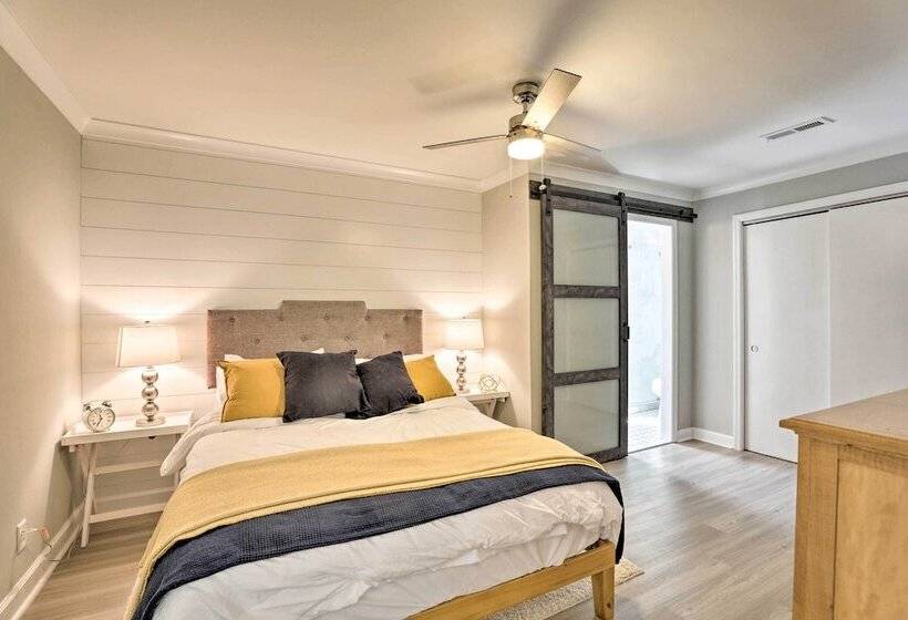 Chic Charleston Home Half Mile To Park Circle!