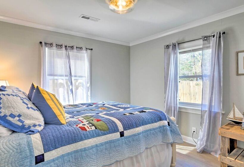 Chic Charleston Home Half Mile To Park Circle!