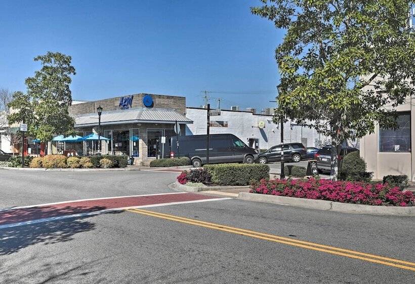 Chic Charleston Home Half Mile To Park Circle!