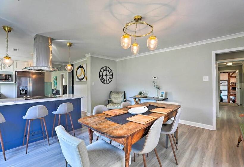 Chic Charleston Home Half Mile To Park Circle!