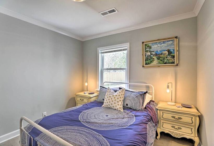 Chic Charleston Home Half Mile To Park Circle!