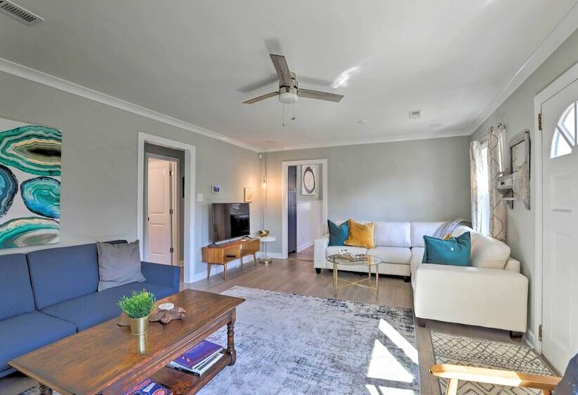 Chic Charleston Home Half Mile To Park Circle!