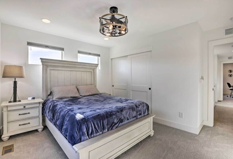 Furnished Deck & Hot Tub: Chic Granby Home!