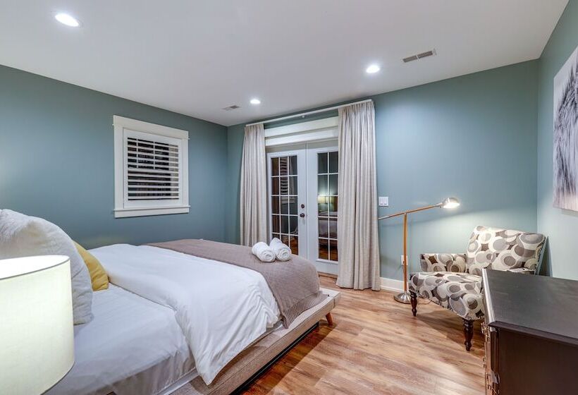 Chic Hideaway W/ Fire Pit < 2 Miles To Beach!