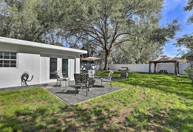 Chic Home W/ Fire Pit & Patio, Walk To Lake!