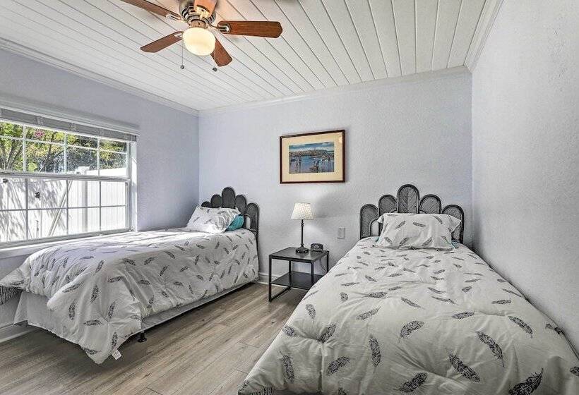 Chic Home W/ Fire Pit & Patio, Walk To Lake!