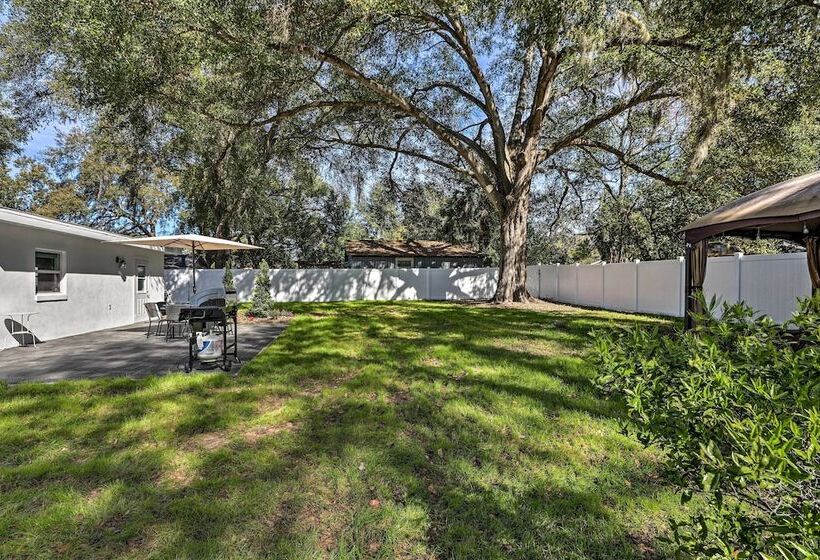 Chic Home W/ Fire Pit & Patio, Walk To Lake!