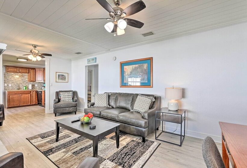 Chic Home W/ Fire Pit & Patio, Walk To Lake!