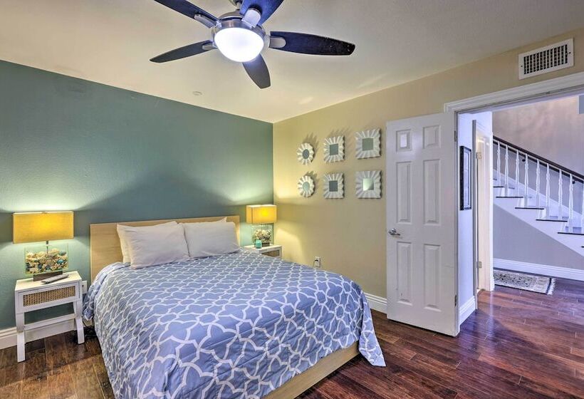 Chic Whittier Oasis: Private Pool, Hot Tub & Grill