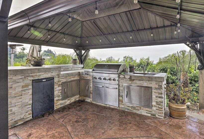 Chic Whittier Oasis: Private Pool, Hot Tub & Grill