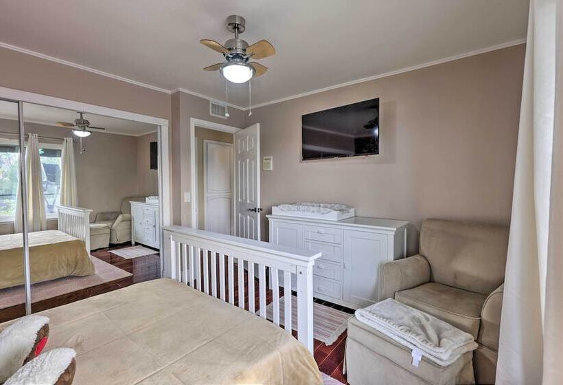 Chic Whittier Oasis: Private Pool, Hot Tub & Grill