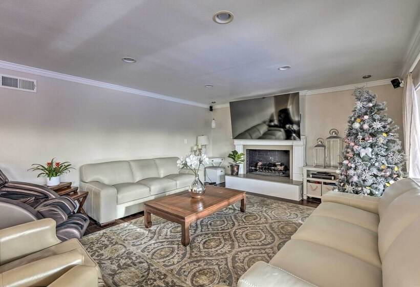 Chic Whittier Oasis: Private Pool, Hot Tub & Grill