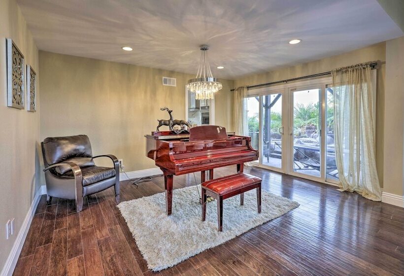 Chic Whittier Oasis: Private Pool, Hot Tub & Grill