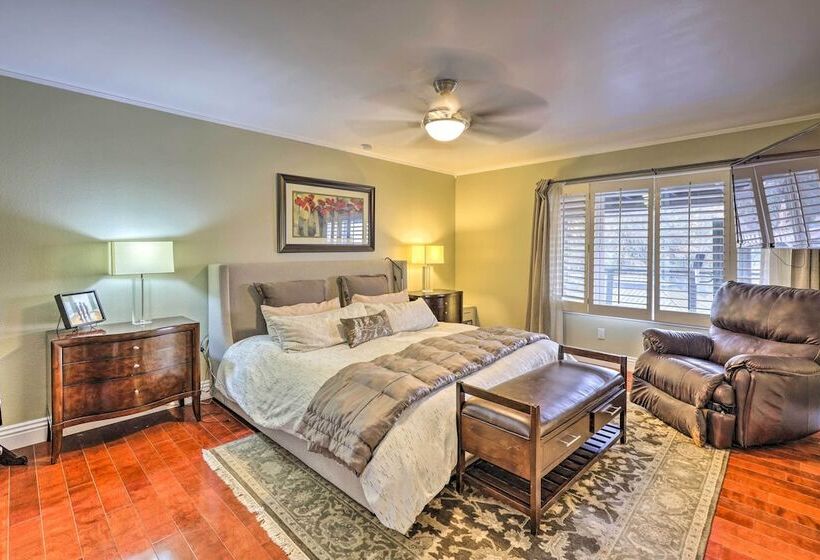 Chic Whittier Oasis: Private Pool, Hot Tub & Grill