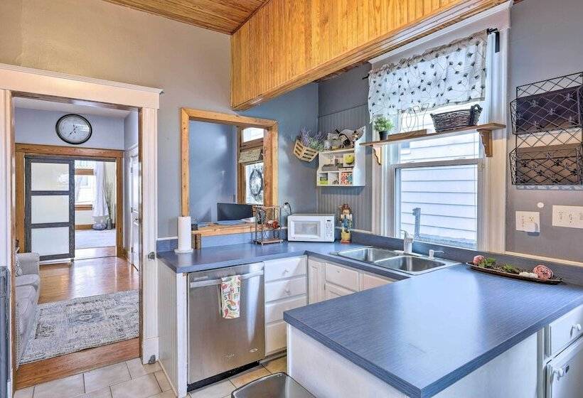 Cincinnati Home W/ Deck & Private Hot Tub!