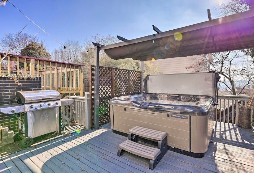 Cincinnati Home W/ Deck & Private Hot Tub!