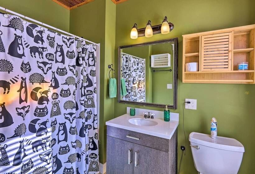 Cincinnati Home W/ Deck & Private Hot Tub!