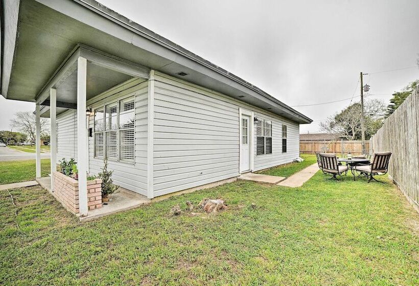 Coastal Escape W/ Yard, Walk 1 Mile To Texas A & M