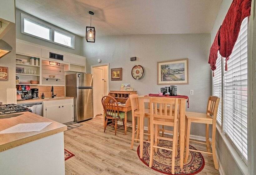 Coastal Escape W/ Yard, Walk 1 Mile To Texas A & M