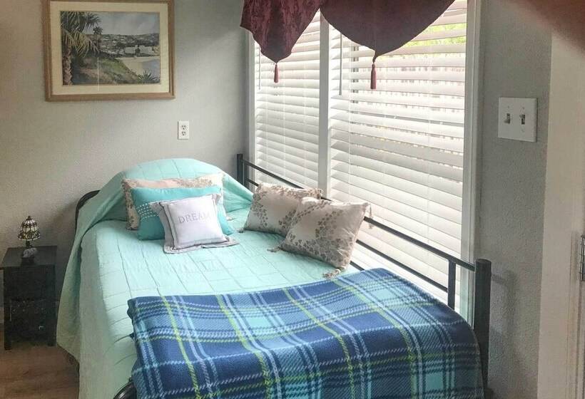 Coastal Escape W/ Yard, Walk 1 Mile To Texas A & M