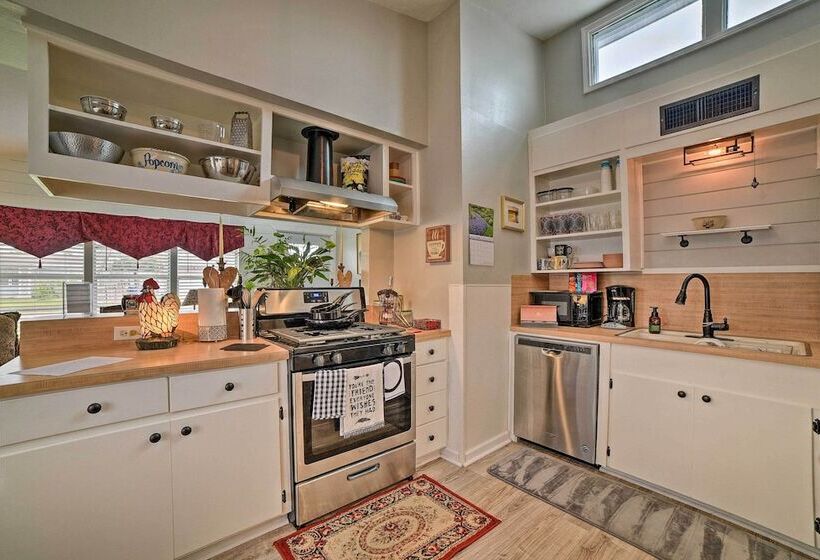 Coastal Escape W/ Yard, Walk 1 Mile To Texas A & M