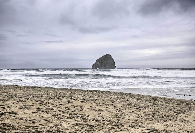 Walk To Beach: Pacific City Home W/ Bay Views!