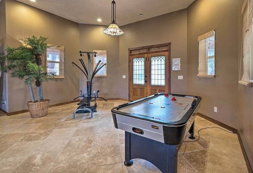 Coastal Oregon Retreat W/ Grill: 11 Mi To Astoria!