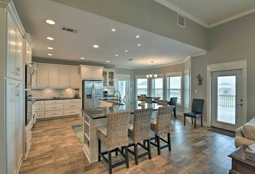 Walk To Beach: Coastal Home In Port Bolivar!