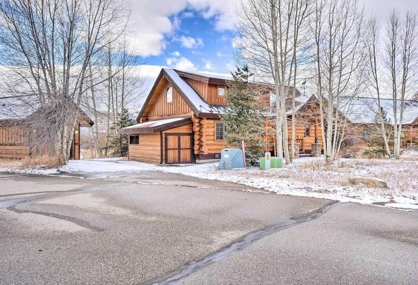 Mountain Views & Fire Pit: Granby Retreat!