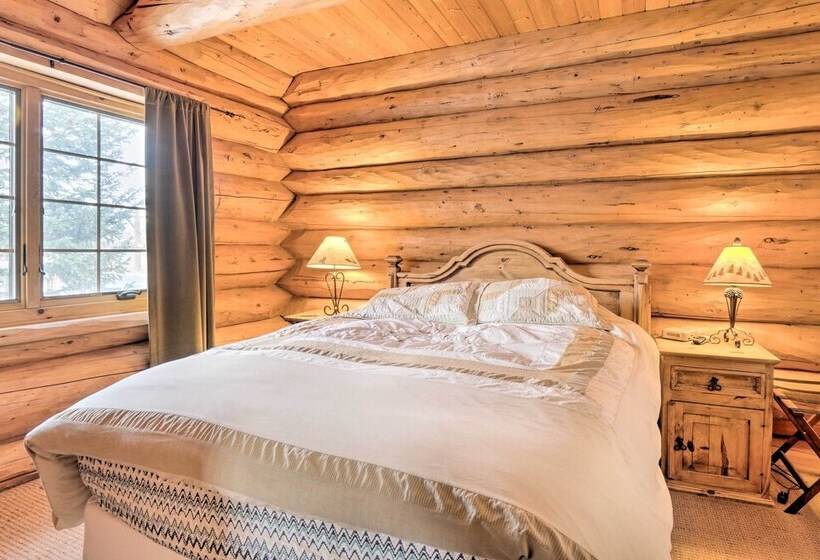 Mountain Views & Fire Pit: Granby Retreat!