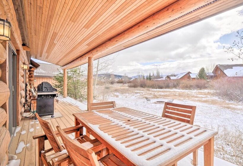 Mountain Views & Fire Pit: Granby Retreat!