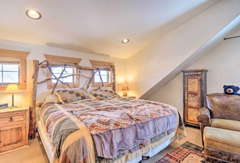 Mountain Views & Fire Pit: Granby Retreat!