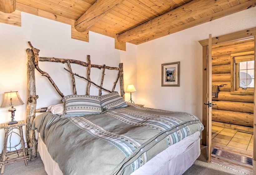 Mountain Views & Fire Pit: Granby Retreat!