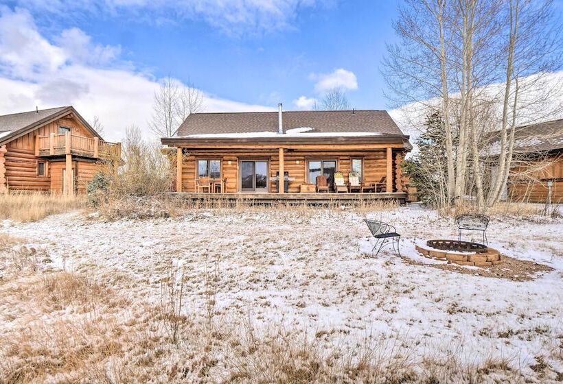 Mountain Views & Fire Pit: Granby Retreat!