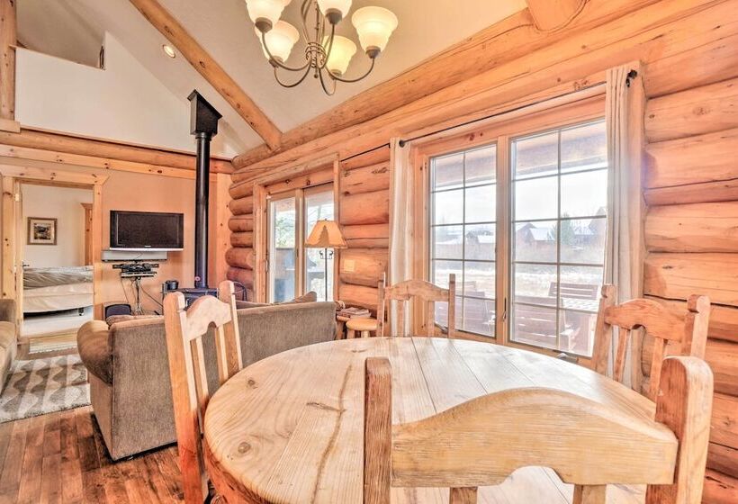 Mountain Views & Fire Pit: Granby Retreat!