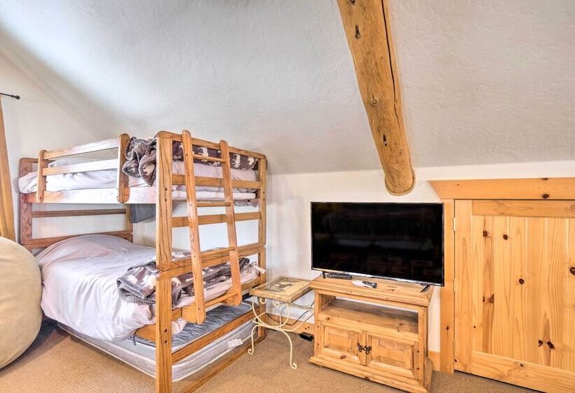 Mountain Views & Fire Pit: Granby Retreat!