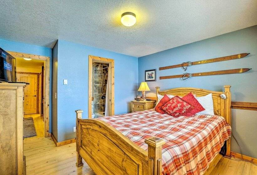 Silverthorne Home W/ Views: Walk To Trails!