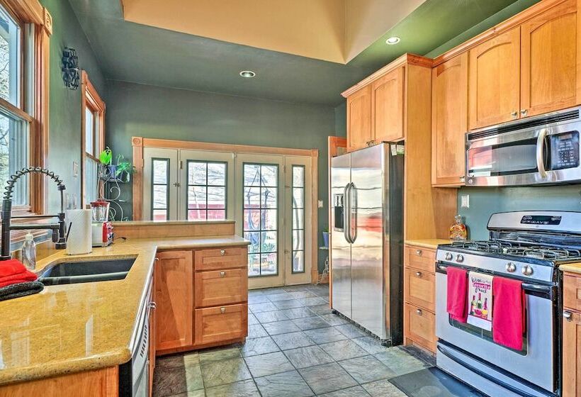 Colorado Springs Dwelling, Walk To Downtown!