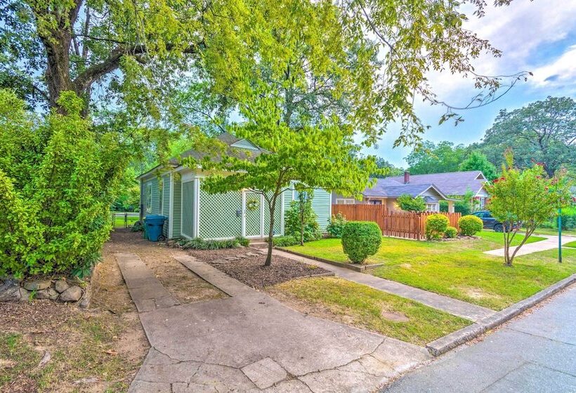 Colorful Cottage W/ Deck ~ 5 Mi To Downtown!