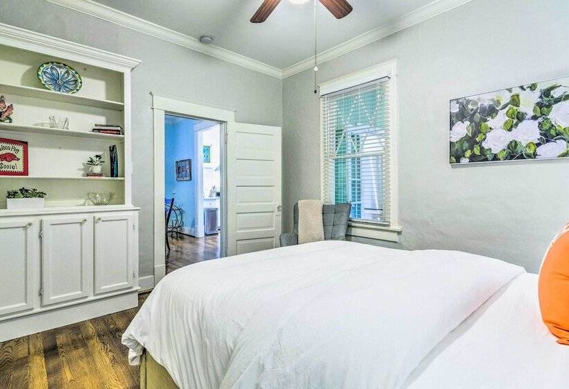 Colorful Cottage W/ Deck ~ 5 Mi To Downtown!