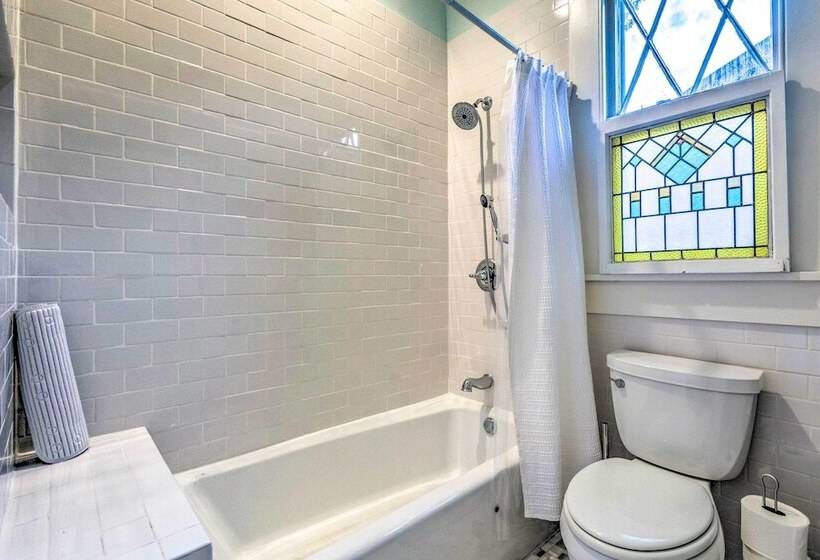 Colorful Cottage W/ Deck ~ 5 Mi To Downtown!