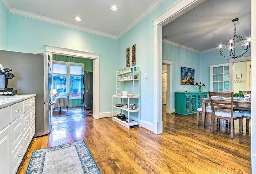 Colorful Cottage W/ Deck ~ 5 Mi To Downtown!