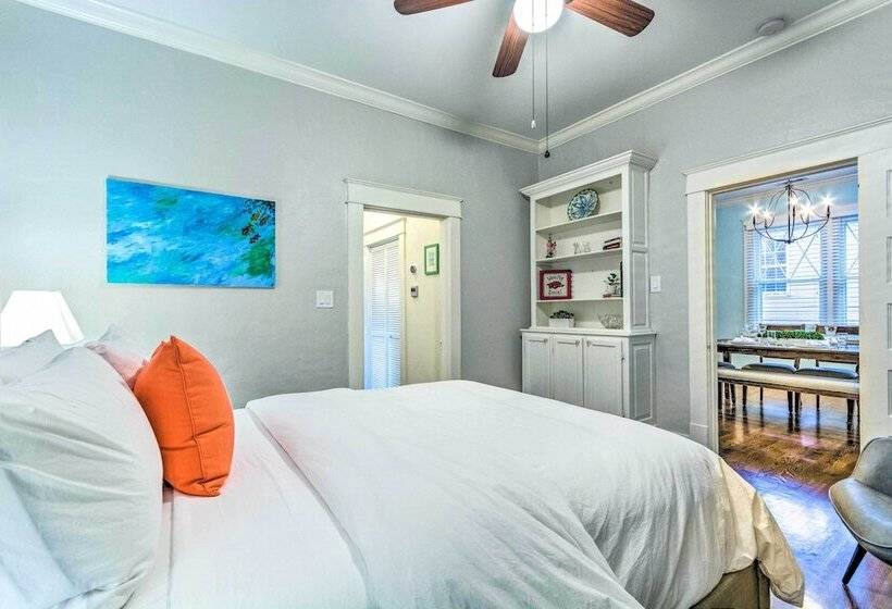 Colorful Cottage W/ Deck ~ 5 Mi To Downtown!