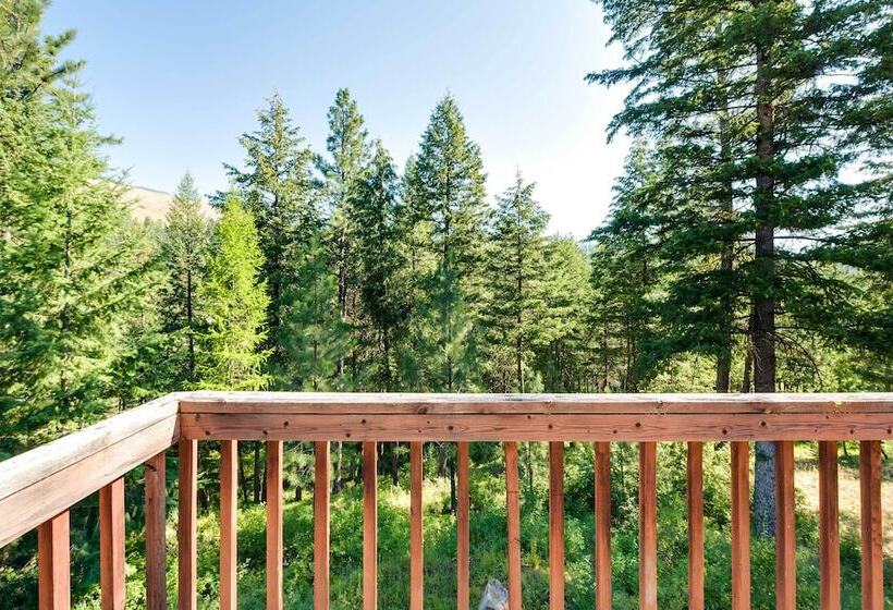 Conconully Cabin On 42 Private Acres Near Hiking!