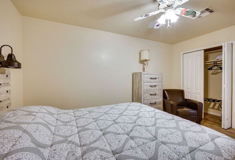 Convenient Las Cruces Home W/ Patio & Grill!